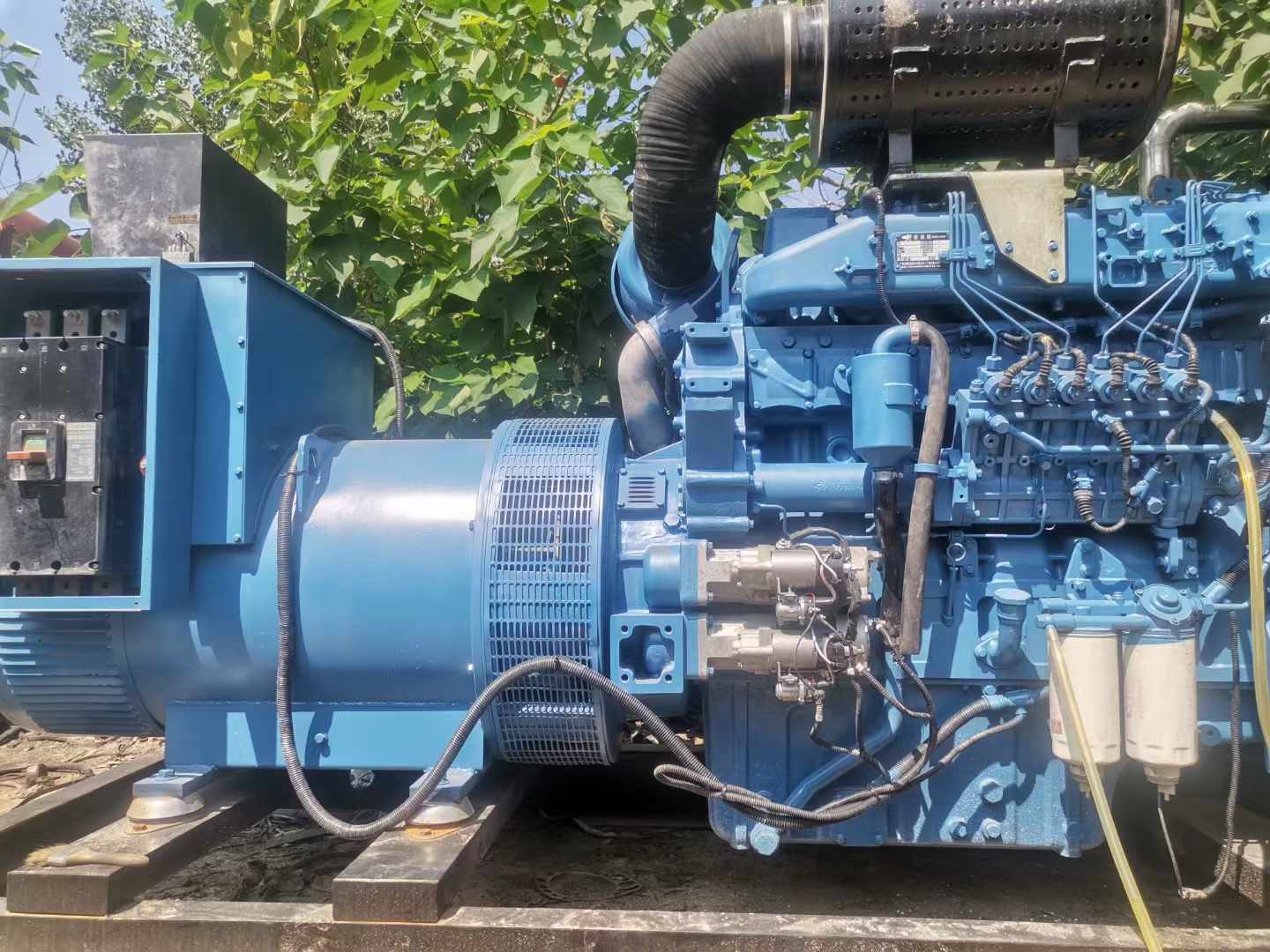 白茅湖农场详细说明降低 800kW 柴油发电机输出电流波动的方法