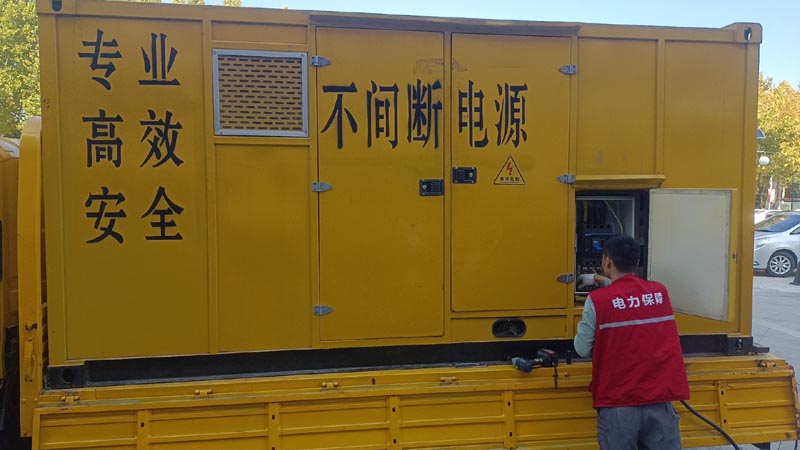 白茅湖农场柴油发电机组和UPS电源配合使用时，如何避免切换过程中的电力中断？