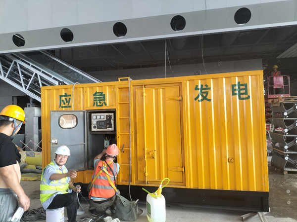 白茅湖农场怎样判断空气滤清器是否需要更换？